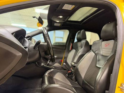 Used 2017 Ford Focus ST w/ Equipment Group 401A FWD image 18