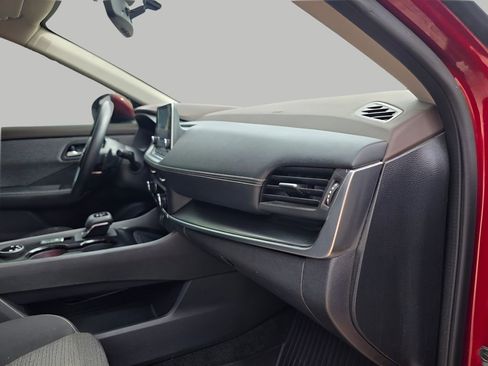 Used 2023 Nissan Rogue SV image 10