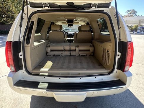 Used 2010 Cadillac Escalade ESV Luxury image 21