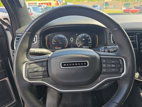 Used 2022 Jeep Wagoneer Series II AWD/4WD image 22