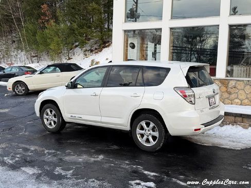 Used 2014 Toyota RAV4 EV image 2