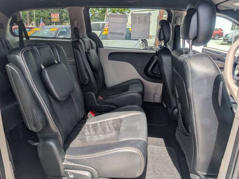 Used 2017 Dodge Grand Caravan SXT FWD image 14