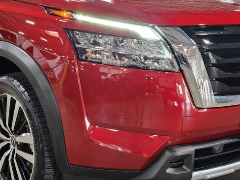 Used 2023 Nissan Pathfinder Platinum FWD image 13