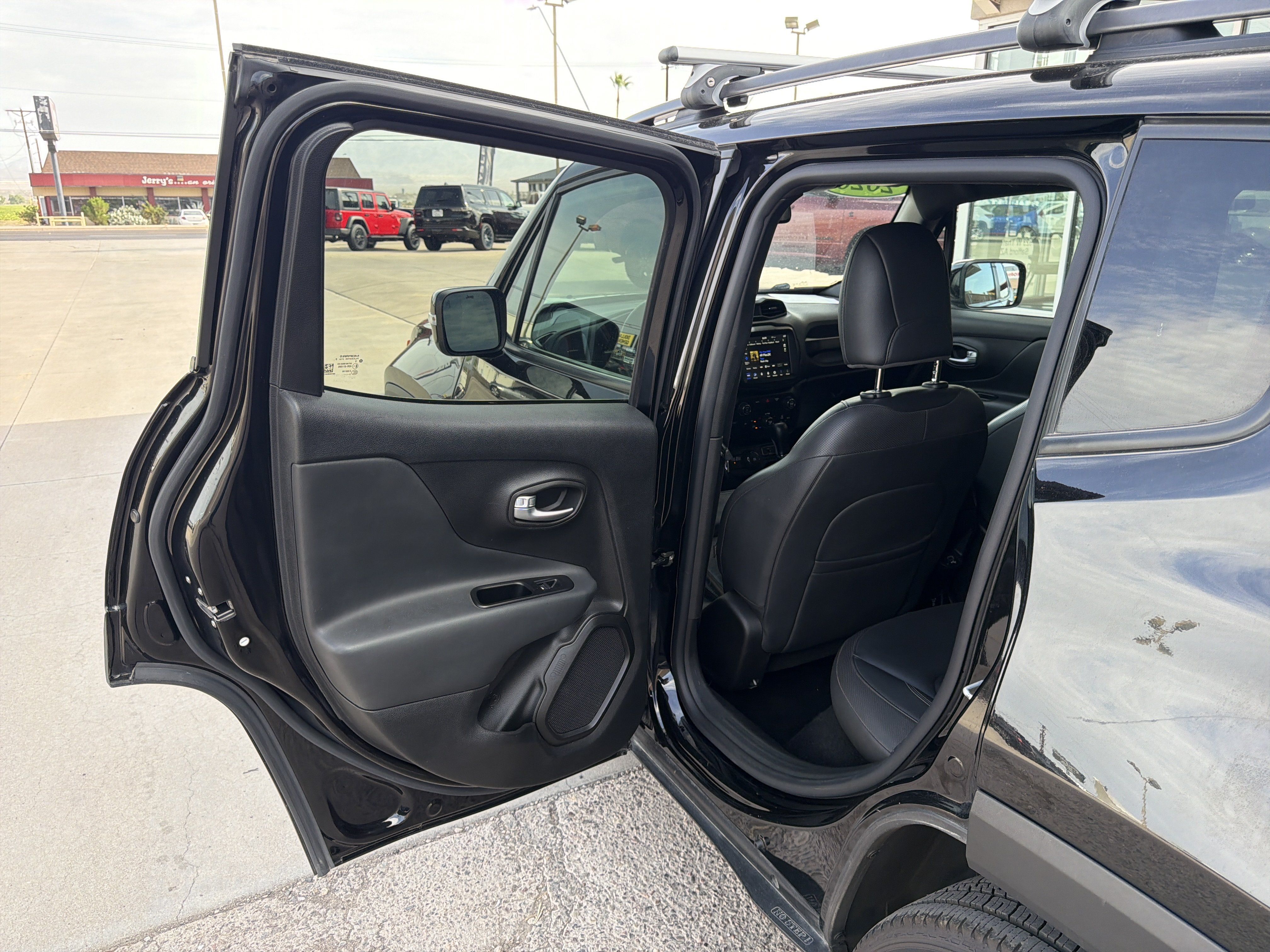 Used 2020 Jeep Renegade Altitude AWD/4WD image 7