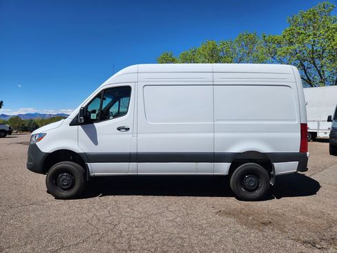 Used 2025 Mercedes-Benz Sprinter 2500 image 4