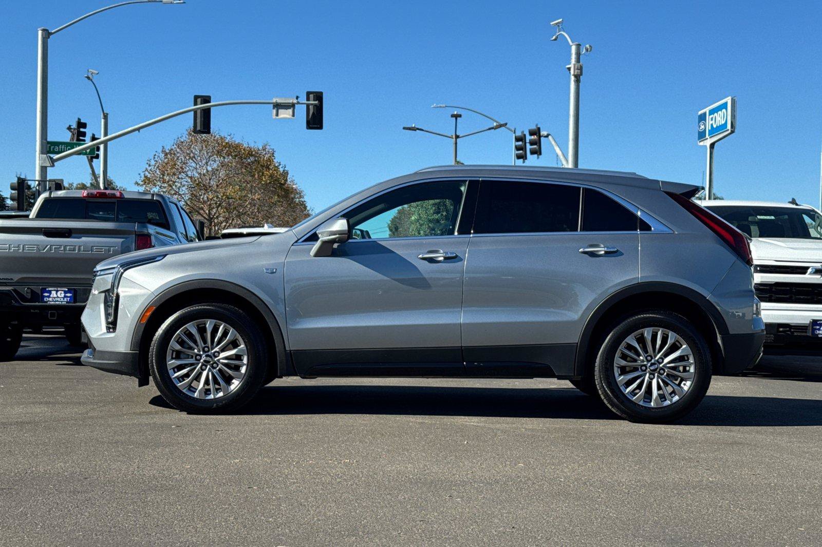 Used 2025 Cadillac XT4 Premium Luxury FWD image 9