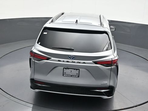 Used 2024 Toyota Sienna XSE w/ XSE Plus Package FWD image 21
