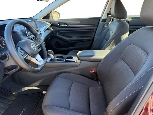 Certified 2025 Nissan Altima 2.5 SV image 9