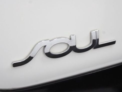 Used 2016 Kia Soul + w/ Audio Package FWD image 8