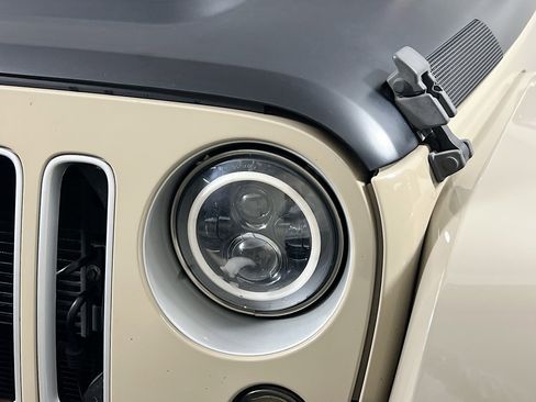 Used 2016 Jeep Wrangler Unlimited Sahara w/ Max Tow Package image 11