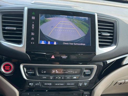 Used 2016 Honda Pilot Touring image 14