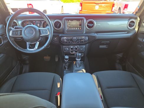 Used 2021 Jeep Gladiator Overland w/ Cold Weather Group AWD/4WD image 24
