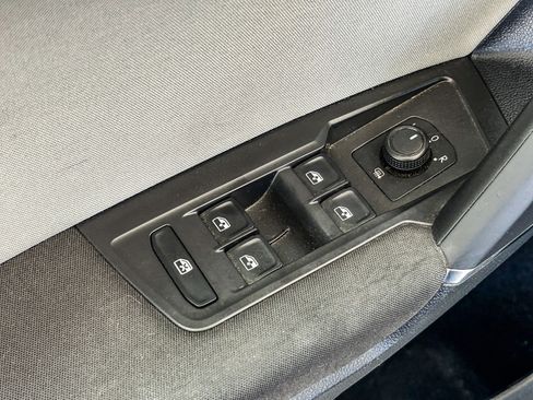 Used 2020 Volkswagen Tiguan S AWD/4WD image 25