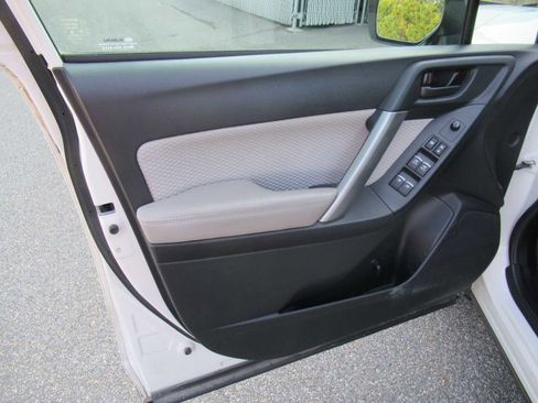 Used 2018 Subaru Forester 2.5i w/ Alloy Wheel Package image 14