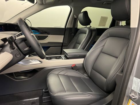 Used 2025 Lincoln Nautilus Premier image 28