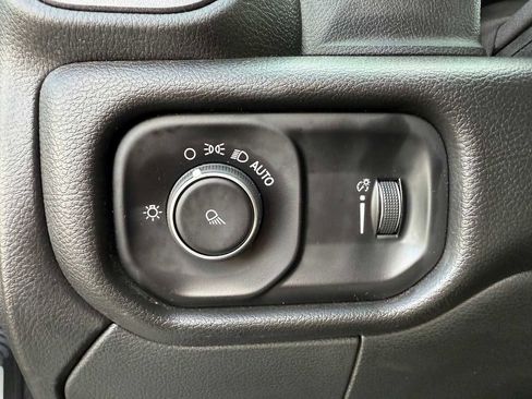 Used 2024 RAM 2500 Tradesman w/ Chrome Appearance Group image 18