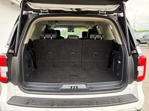 Used 2024 Ford Expedition XLT AWD/4WD image 37