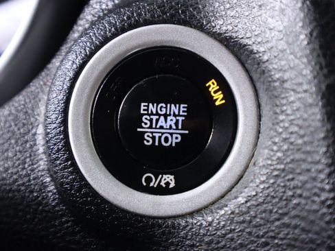 Used 2018 Dodge Journey SXT FWD image 18