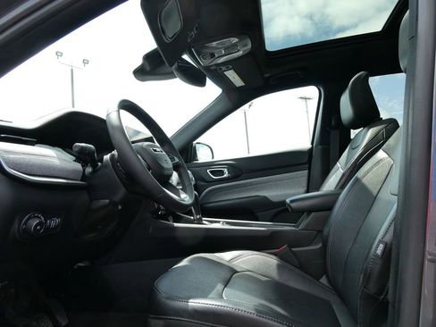 Used 2023 Jeep Compass Latitude w/ Sun and Sound Group AWD/4WD image 21