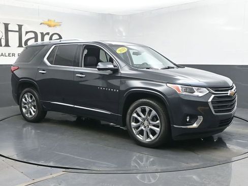 Used 2019 Chevrolet Traverse Premier w/ Driver Confidence II Package FWD image 2
