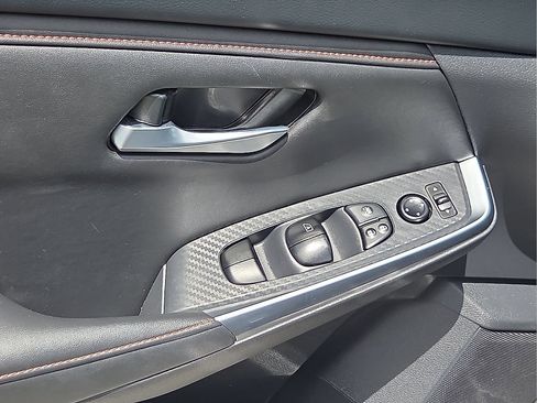 Used 2025 Nissan Sentra SR FWD image 13