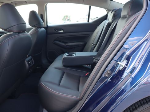 Used 2023 Nissan Altima 2.0 SR FWD image 10