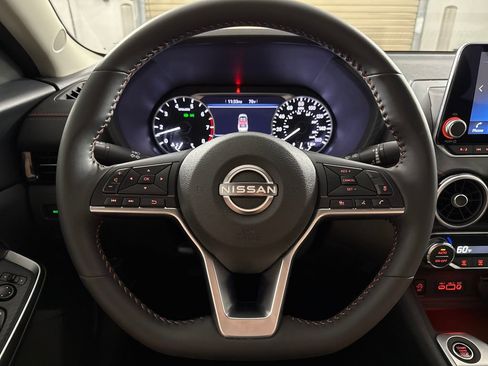 Used 2025 Nissan Sentra SR FWD image 14