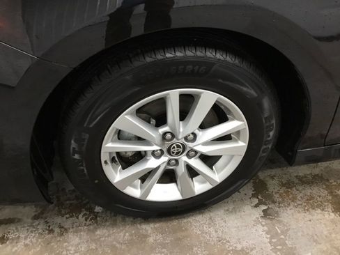 Used 2025 Toyota Camry SE image 3