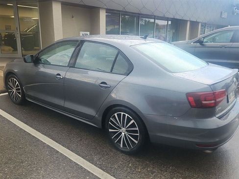 Used 2016 Volkswagen Jetta Sport FWD image 6