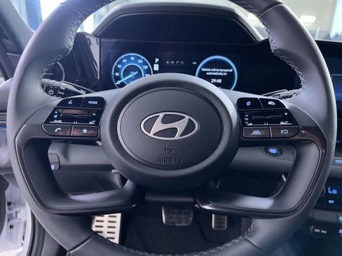 Used 2025 Hyundai Elantra SEL image 16