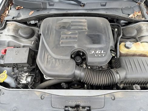 Used 2018 Dodge Charger SXT Plus w/ Blacktop Package image 21