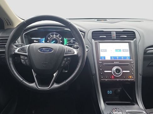 Used 2020 Ford Fusion Titanium image 10