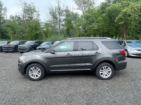 Used 2019 Ford Explorer XLT w/ Equipment Group 202A AWD/4WD image 9