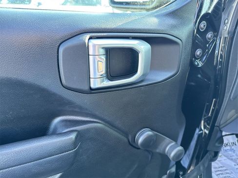 Used 2023 Jeep Gladiator Sport image 19