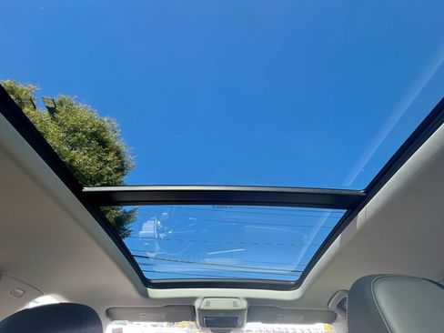 New 2025 Volkswagen Tiguan SE image 21