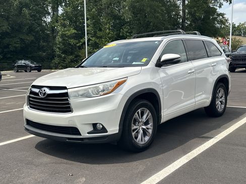 Used 2015 Toyota Highlander XLE FWD image 4