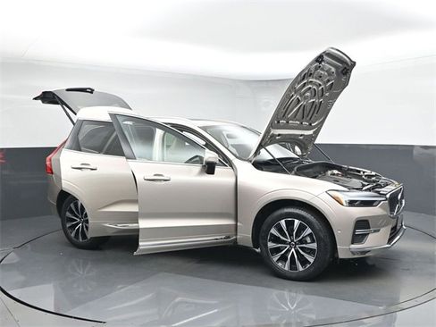 Used 2023 Volvo XC60 B5 Plus image 49