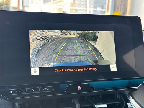 Used 2023 Toyota Venza Nightshade image 22