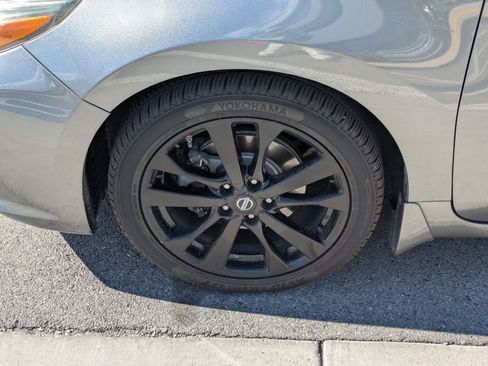 Used 2017 Nissan Altima 2.5 SR w/ Midnight Edition Package FWD image 13