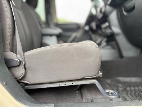Used 2018 Jeep Wrangler Unlimited Sport AWD/4WD image 28