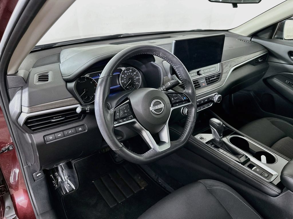 Certified 2024 Nissan Altima 2.5 SV w/ SV Premium Package FWD image 15