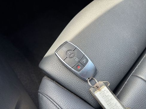 Used 2024 Mercedes-Benz GLB 250 image 21