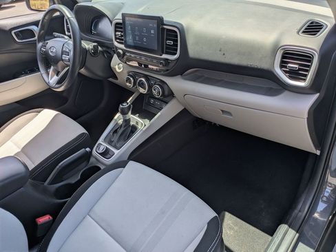 Used 2025 Hyundai Venue SEL FWD image 29