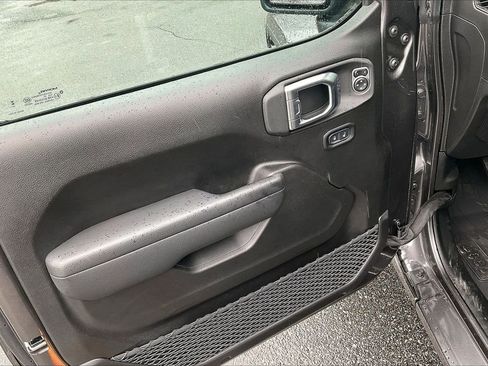 New 2025 Jeep Gladiator Sport image 24