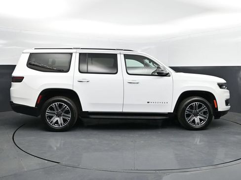 Used 2024 Jeep Wagoneer Series II w/ Flexible Seating Group RWD image 8