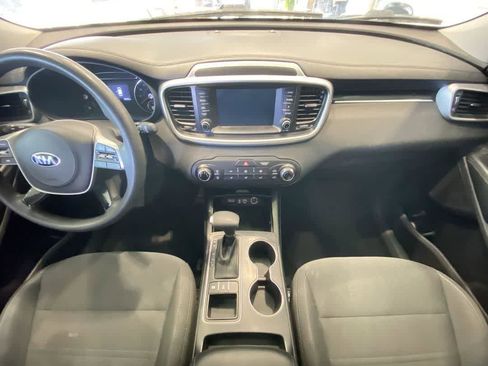 Used 2020 Kia Sorento LX image 23