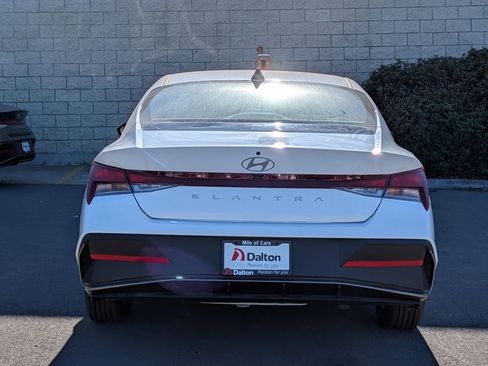 New 2026 Hyundai Elantra SE image 3