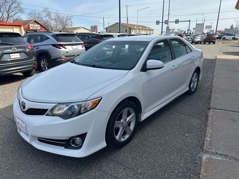Used 2014 Toyota Camry SE image 3