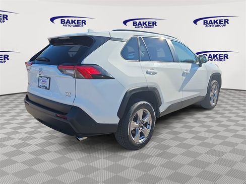 Used 2022 Toyota RAV4 XLE image 5