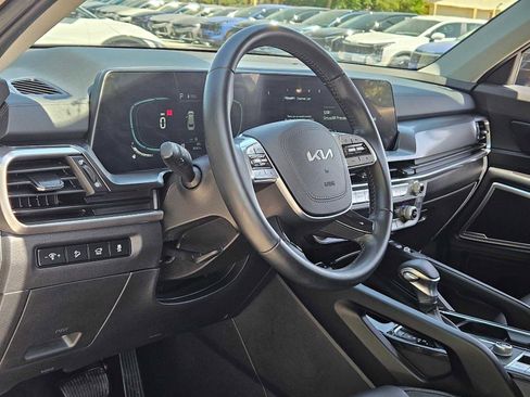 Used 2025 Kia Telluride S image 2